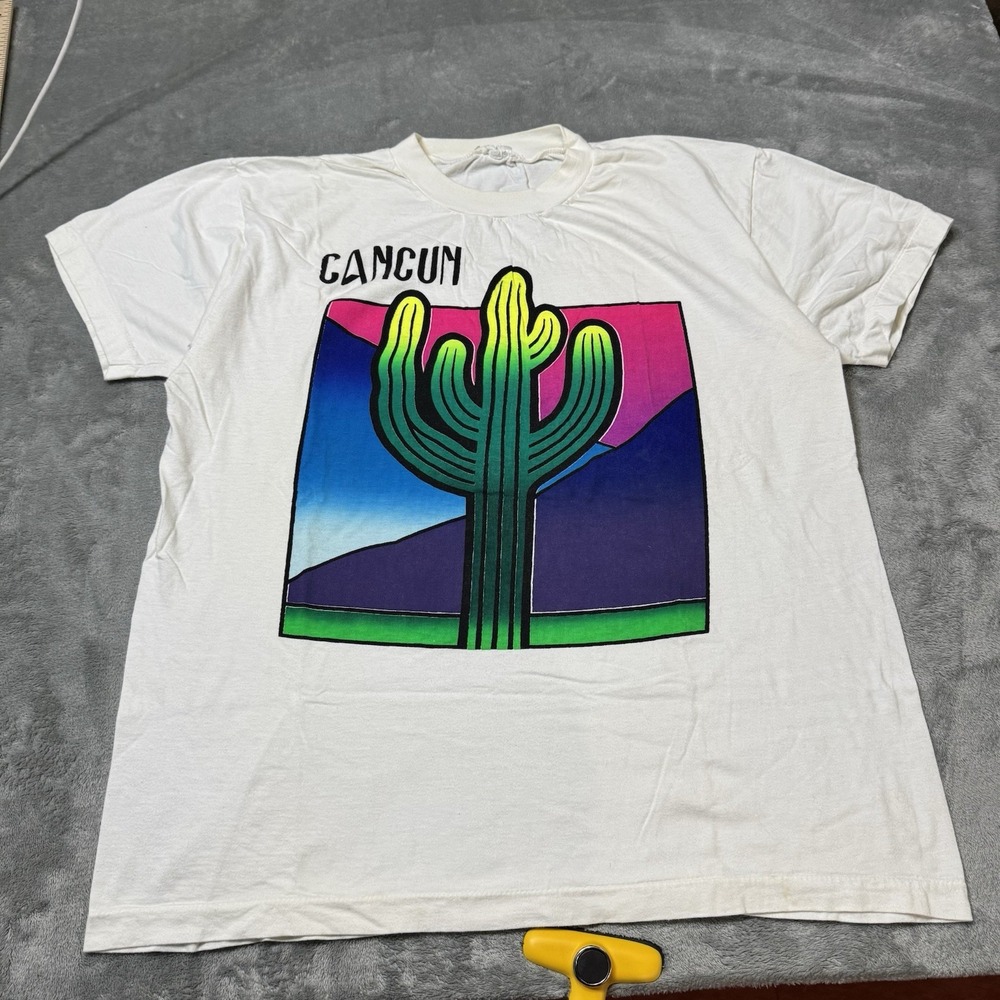 VTG 90s Single Stitched Cancun‎ Colorful Art Location Tshirt Size Large